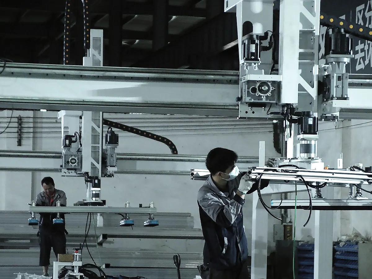 FORTRAN technicians assembling automation equipment in Foshan